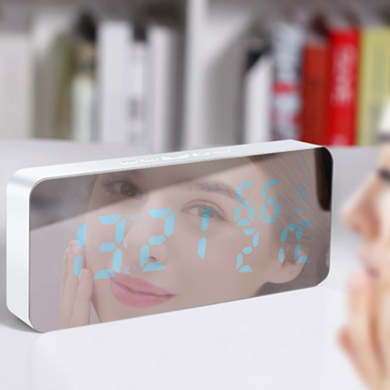 新款手机充电镜面闹钟 贪睡声控化妆镜LED可变色创意时钟